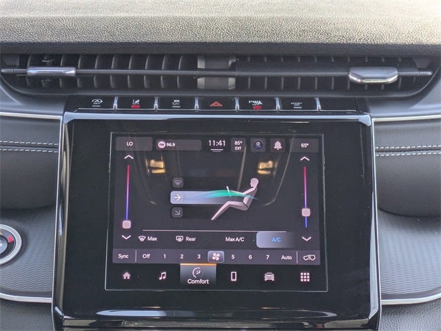 2025 Jeep Grand Cherokee Base