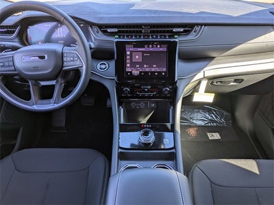 2025 Jeep Grand Cherokee Base