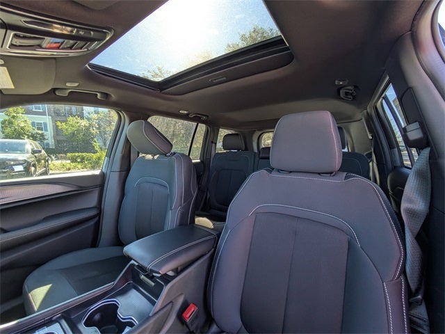 2025 Jeep Grand Cherokee Base