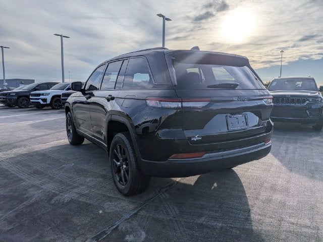 2027 Jeep Grand Cherokee Laredo Altitude