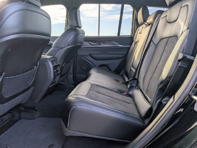 2027 Jeep Grand Cherokee Laredo Altitude