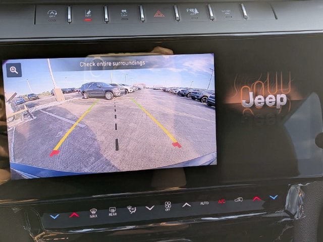 2027 Jeep Grand Cherokee Laredo Altitude