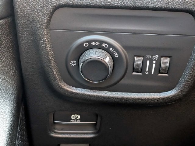 2027 Jeep Grand Cherokee Laredo Altitude