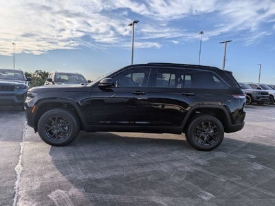 2027 Jeep Grand Cherokee Laredo Altitude