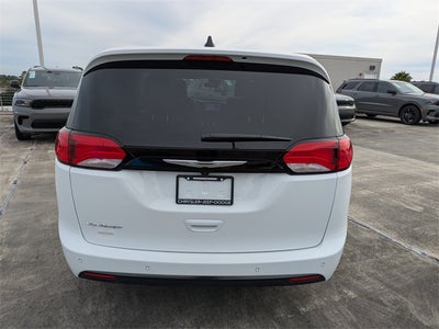 2026 Chrysler Voyager LX