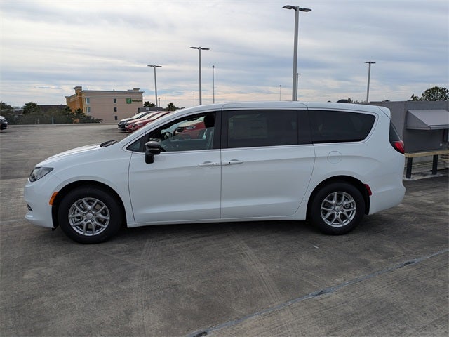 2026 Chrysler Voyager LX