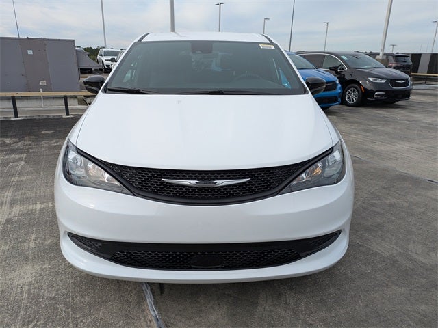 2026 Chrysler Voyager LX