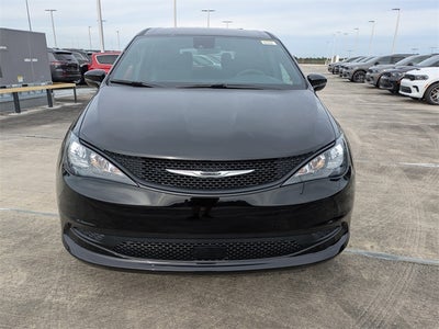 2026 Chrysler Voyager LX