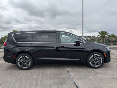 2027 Chrysler Pacifica Limited