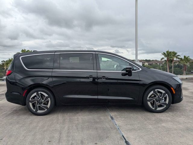 2027 Chrysler Pacifica Limited