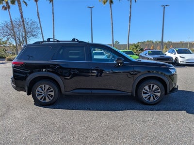 2023 Nissan Pathfinder SV