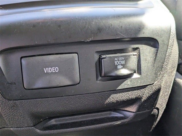 2017 Toyota Sienna SE 8 Passenger