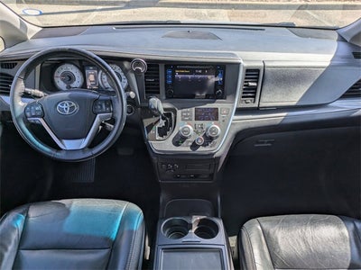2017 Toyota Sienna SE 8 Passenger