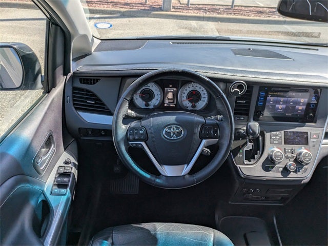 2017 Toyota Sienna SE 8 Passenger