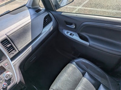 2017 Toyota Sienna SE 8 Passenger