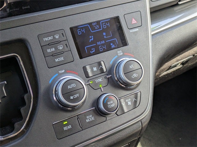 2017 Toyota Sienna SE 8 Passenger