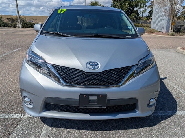 2017 Toyota Sienna SE 8 Passenger
