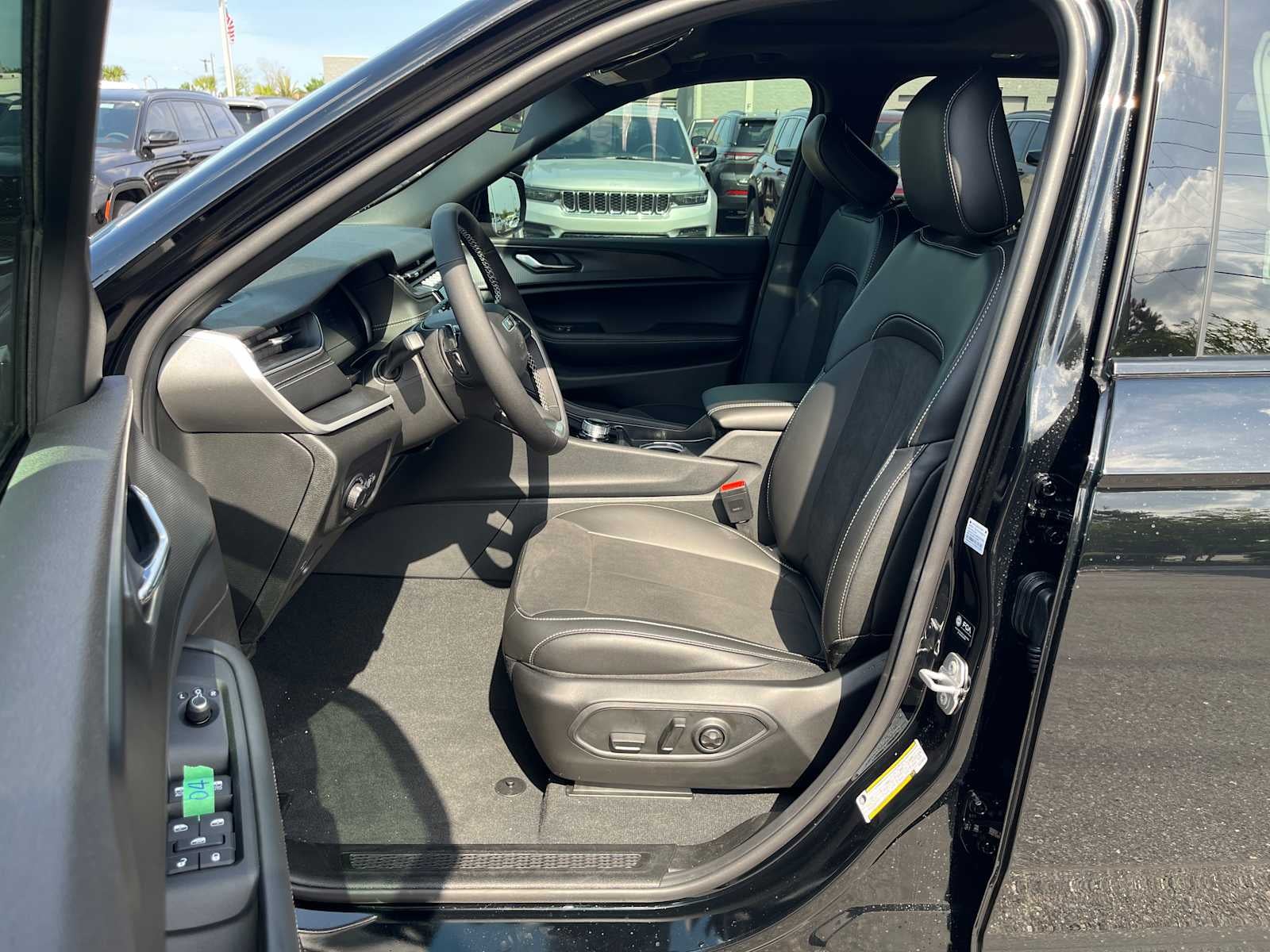 2025 Jeep Grand Cherokee GRAND CHEROKEE ALTITUDE X 4X2