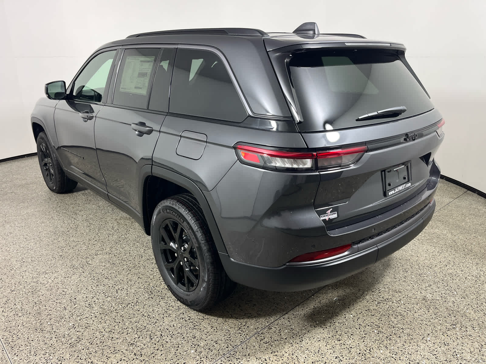 2026 Jeep Grand Cherokee Laredo Altitude