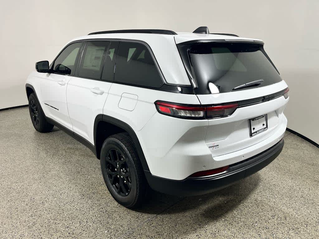 2026 Jeep Grand Cherokee Laredo Altitude