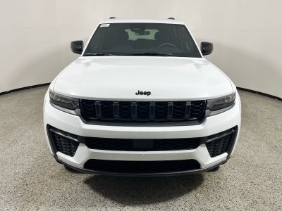 2026 Jeep Grand Cherokee Laredo Altitude