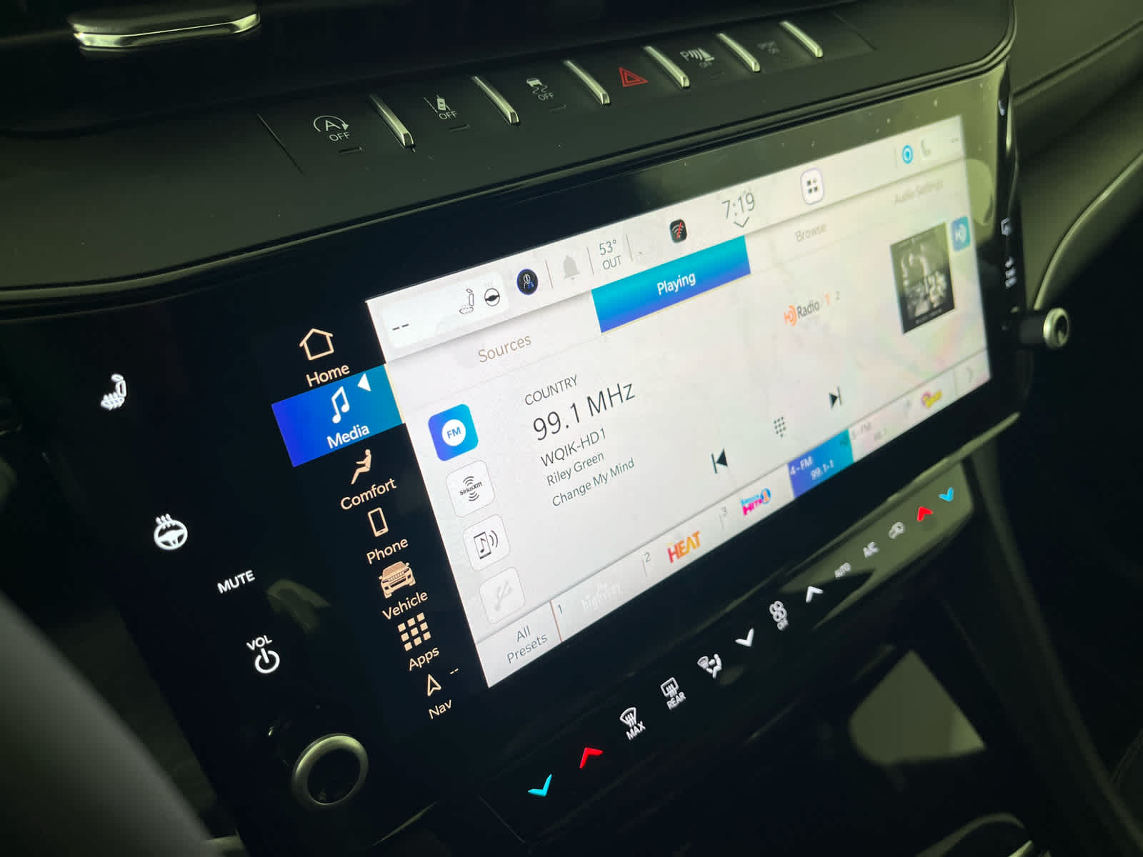 2026 Jeep Grand Cherokee GRAND CHEROKEE LAREDO ALTITUDE 4X2