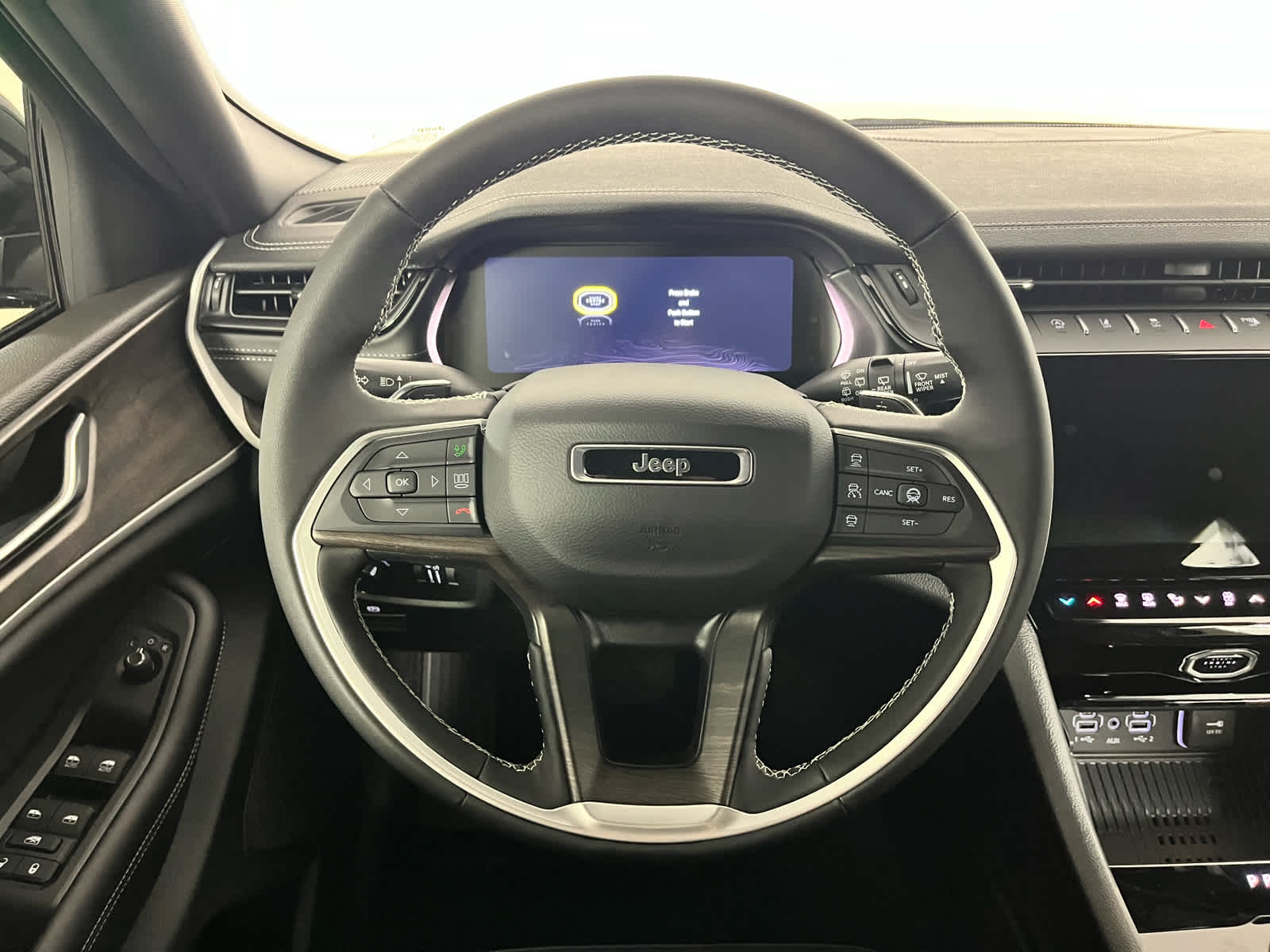 2026 Jeep Grand Cherokee Laredo Altitude