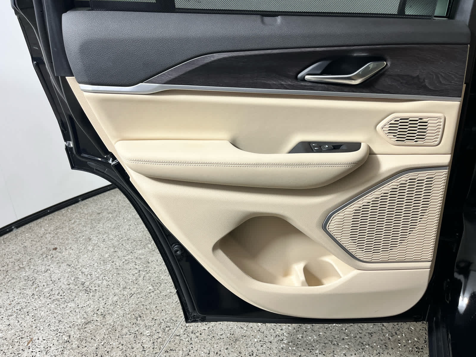 2025 Jeep Grand Cherokee Limited 4x2