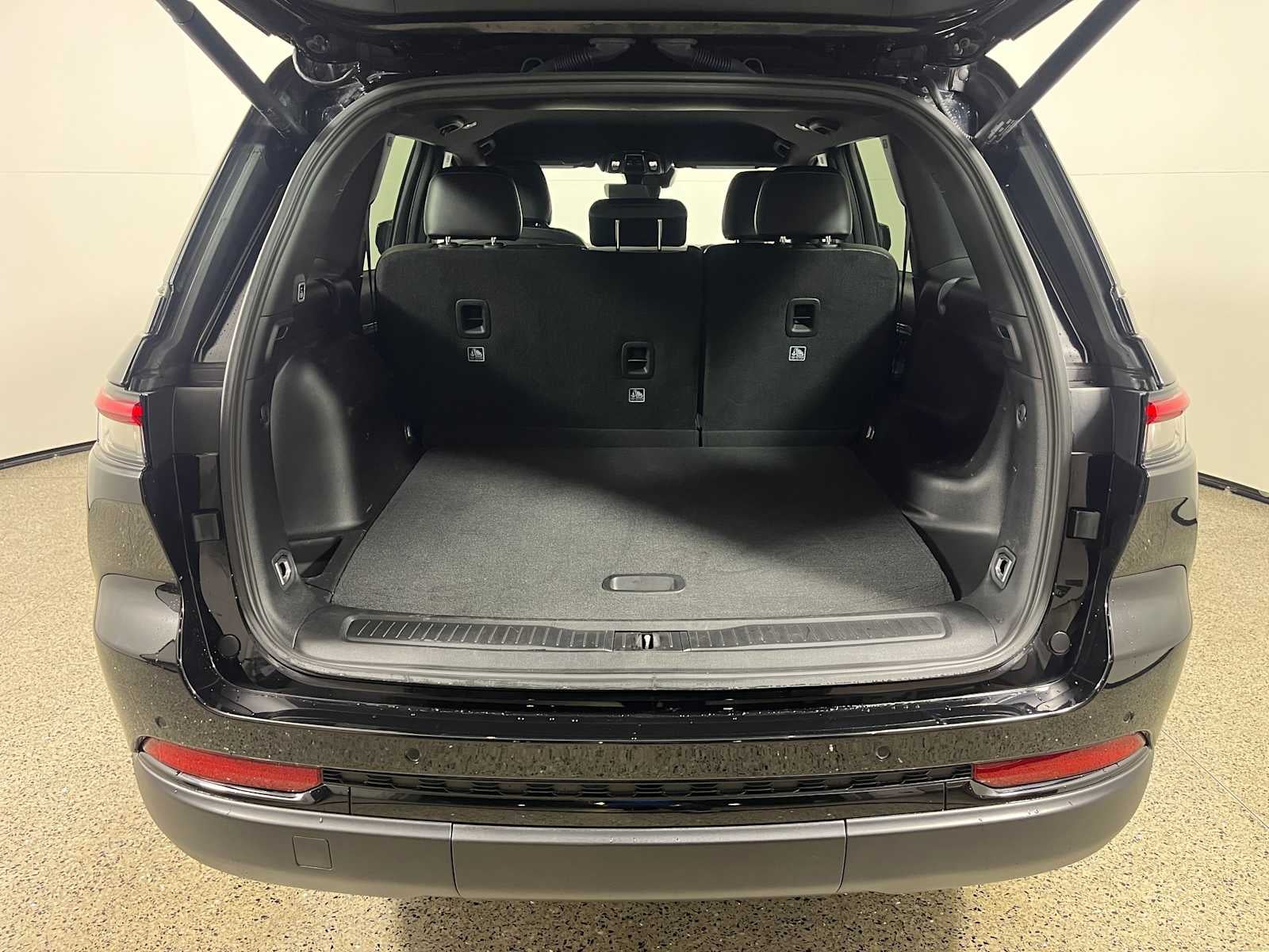 2025 Jeep Grand Cherokee Limited 4x2