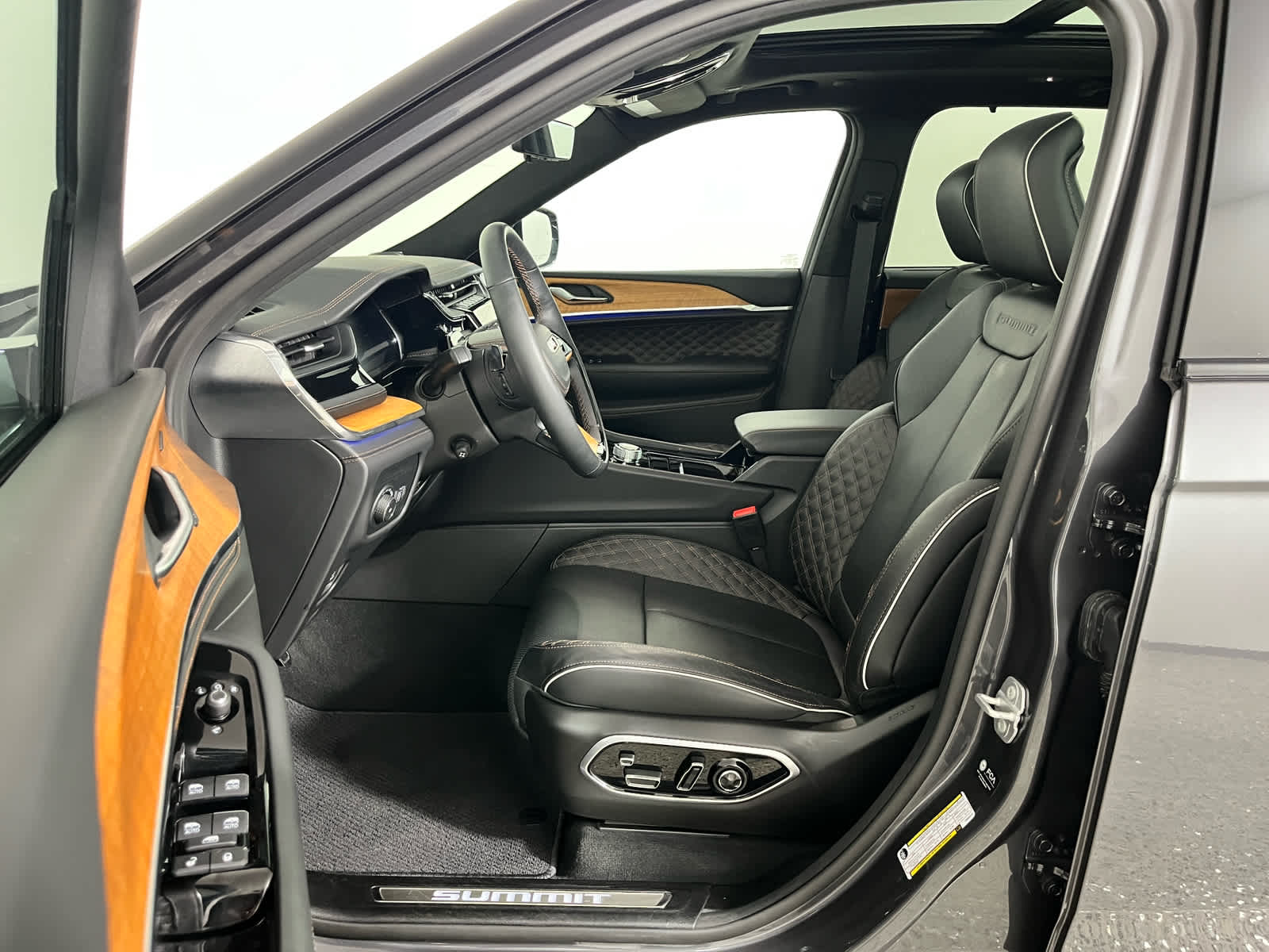 2025 Jeep Grand Cherokee Summit Reserve