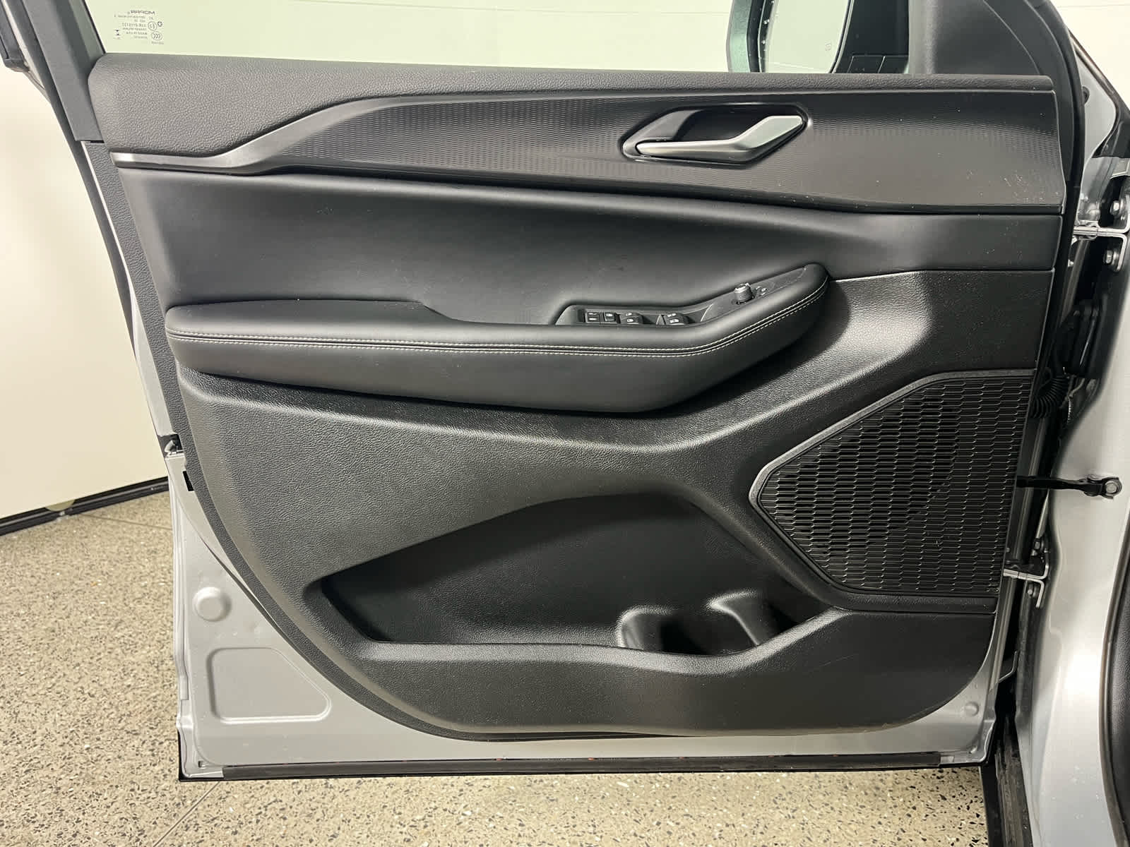 2025 Jeep Grand Cherokee GRAND CHEROKEE L LAREDO X 4X2