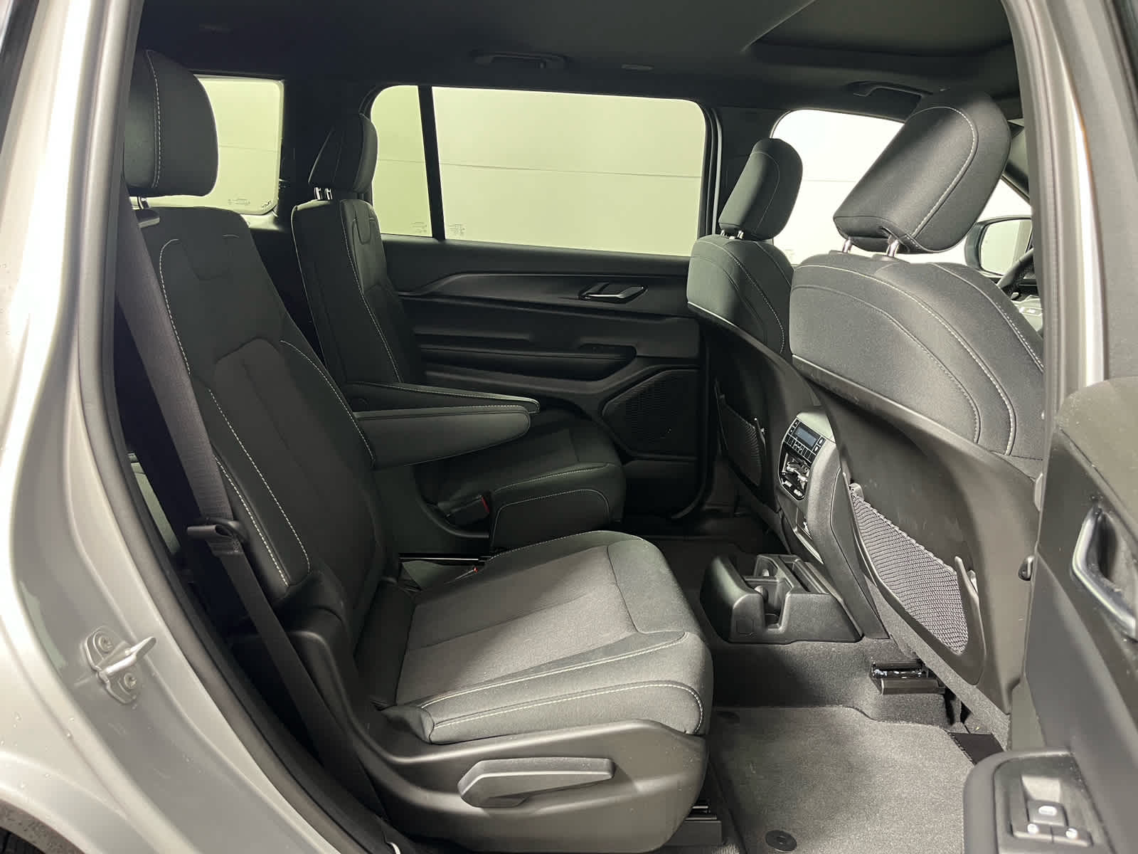 2025 Jeep Grand Cherokee GRAND CHEROKEE L LAREDO X 4X2