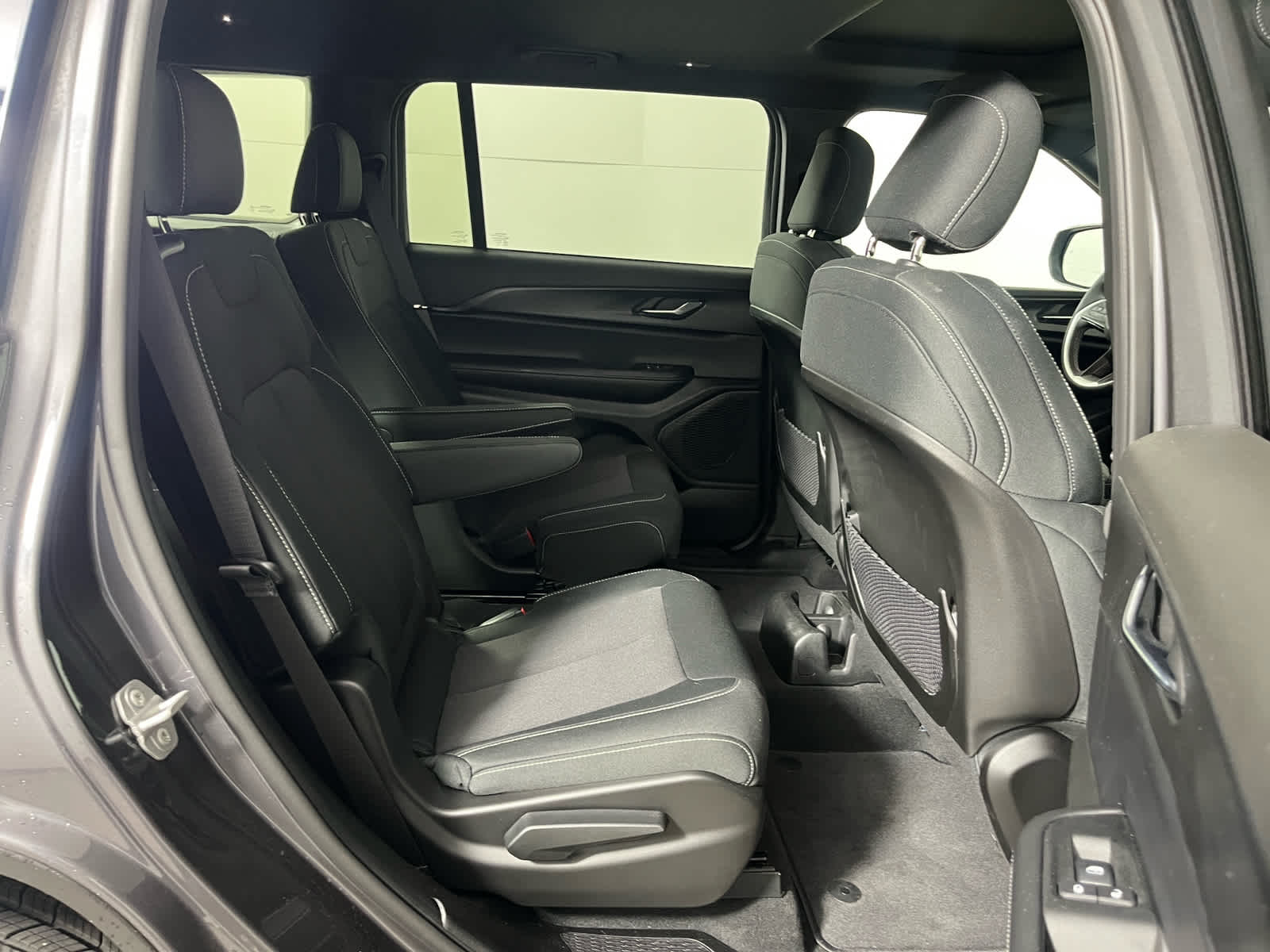 2025 Jeep Grand Cherokee GRAND CHEROKEE L LAREDO X 4X2