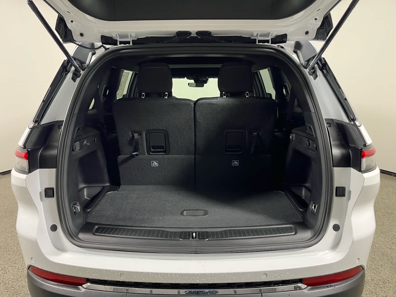 2025 Jeep Grand Cherokee GRAND CHEROKEE L LAREDO X 4X2