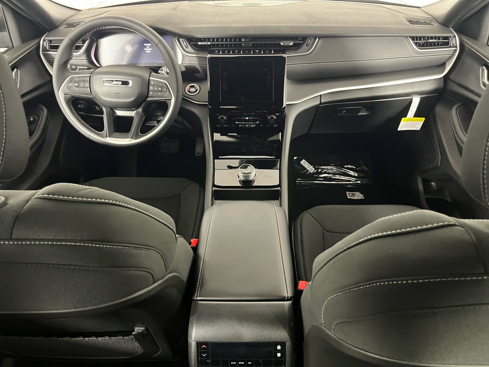 2025 Jeep Grand Cherokee GRAND CHEROKEE L LAREDO X 4X2