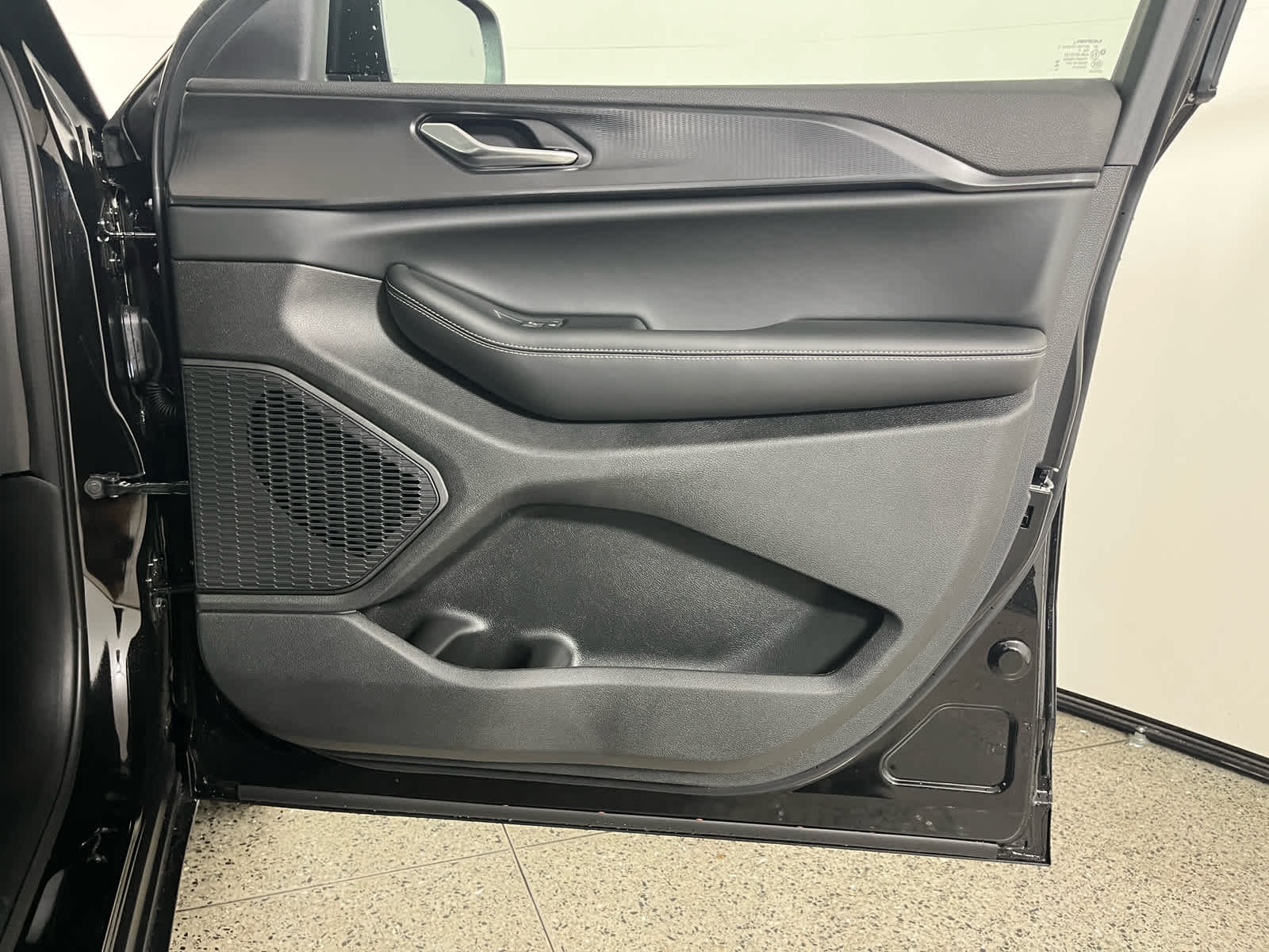 2025 Jeep Grand Cherokee GRAND CHEROKEE L LAREDO X 4X2