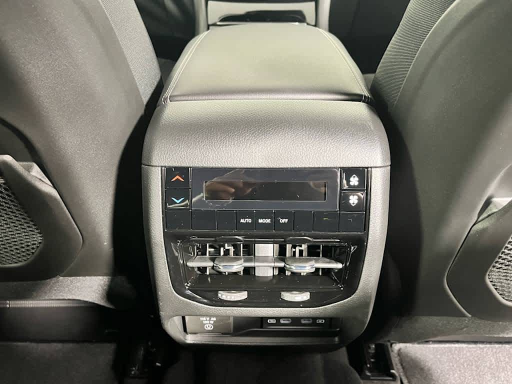 2026 Jeep Grand Cherokee L Laredo Altitude