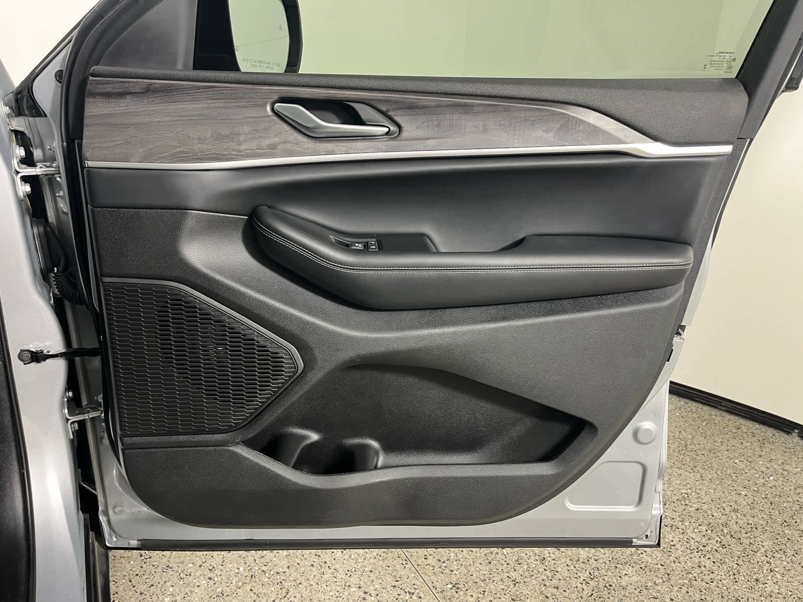 2025 Jeep Grand Cherokee L Limited 4x2