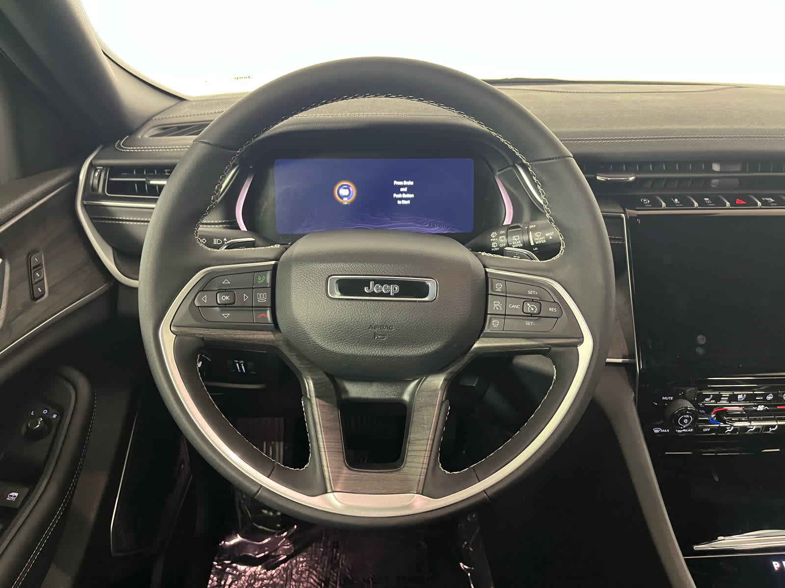 2024 Jeep Grand Cherokee GRAND CHEROKEE L LIMITED 4X2