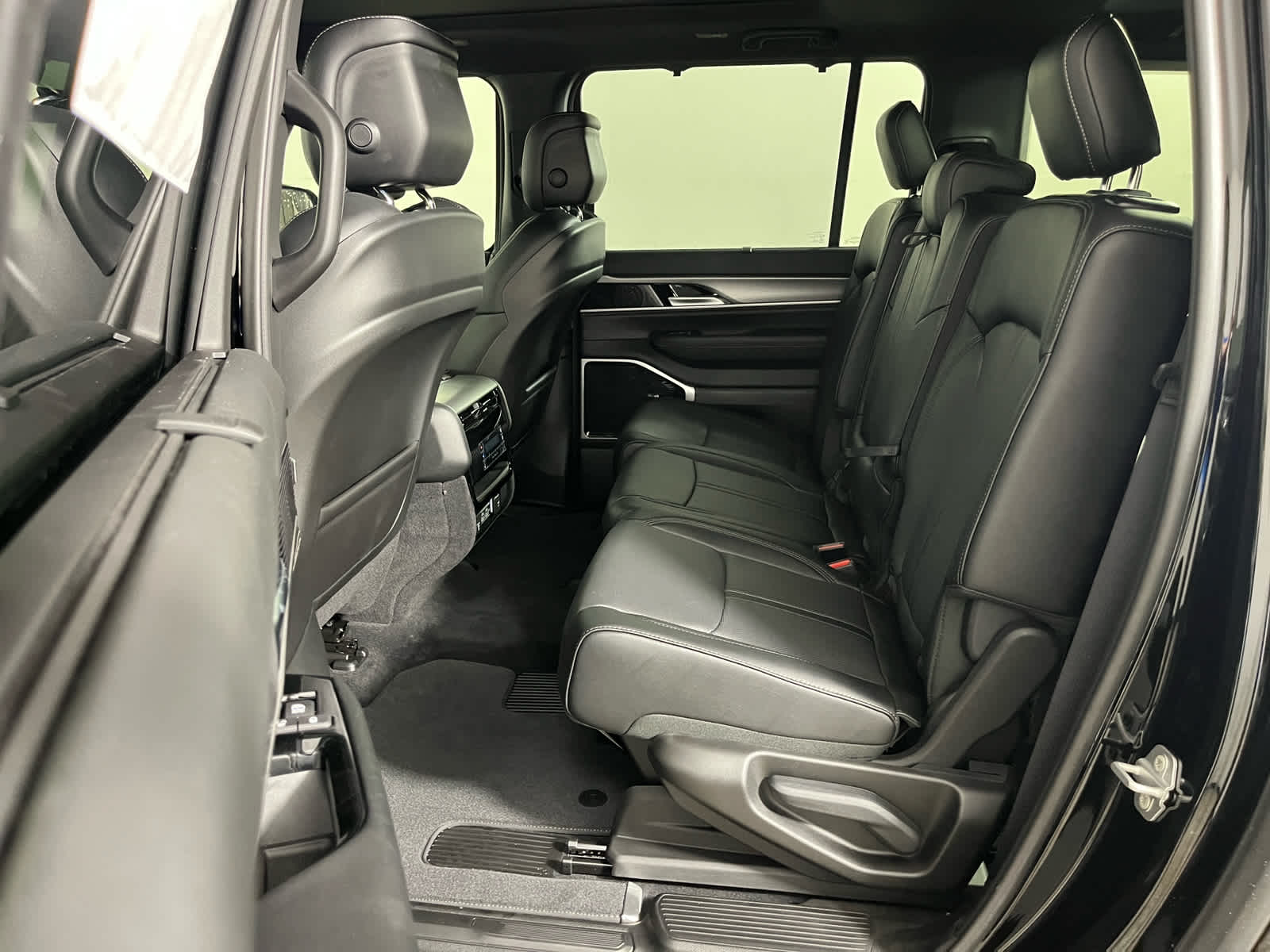 2026 Jeep Grand Wagoneer L Limited Reserve