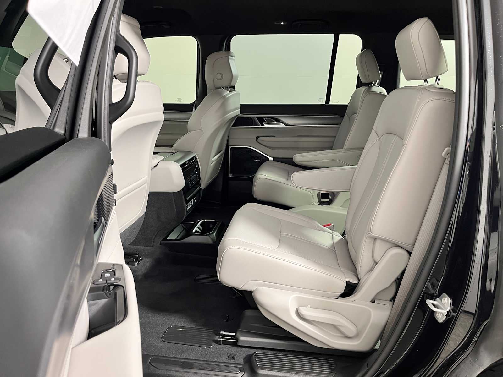 2026 Jeep Grand Wagoneer Base