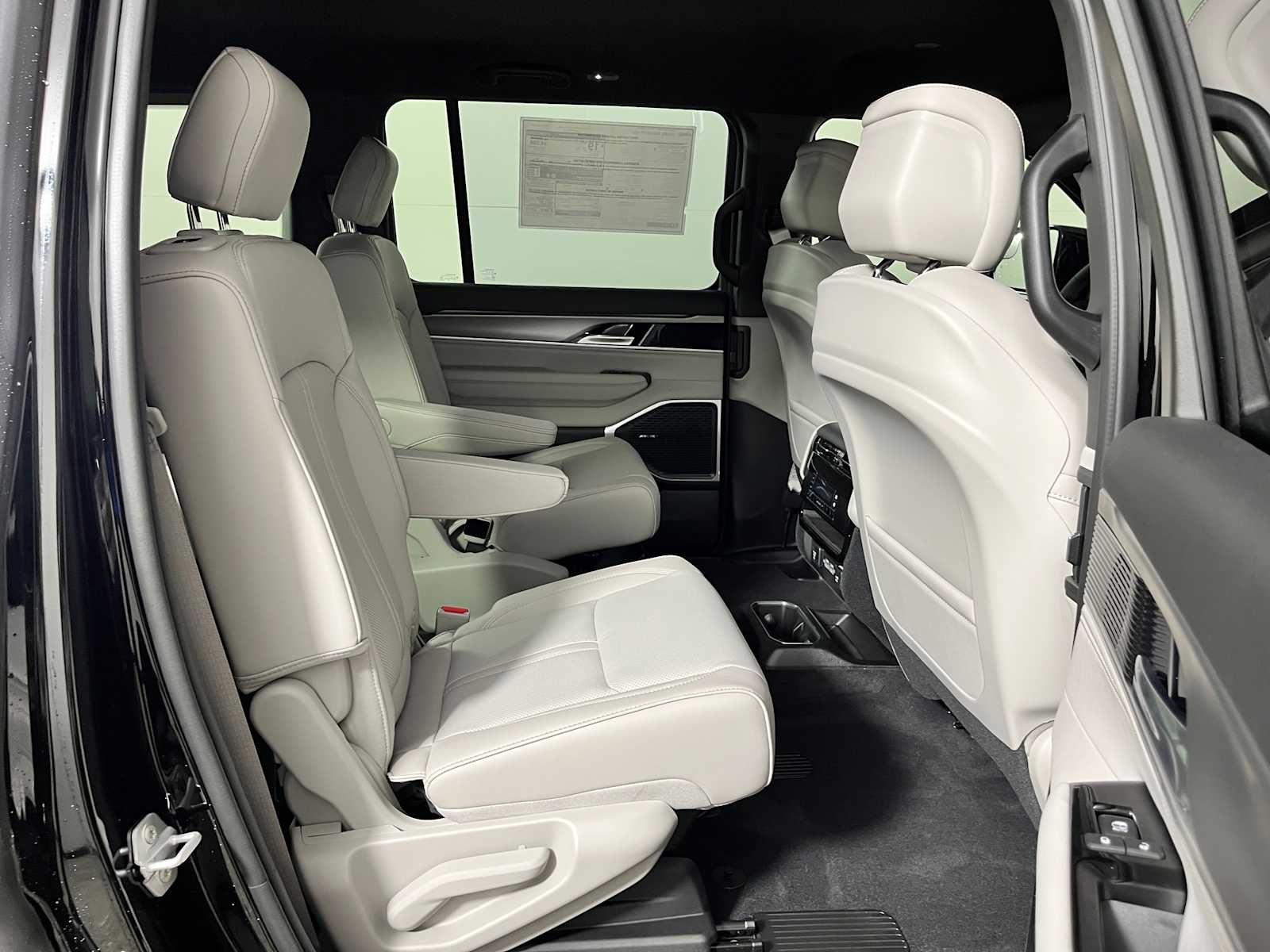 2026 Jeep Grand Wagoneer Base