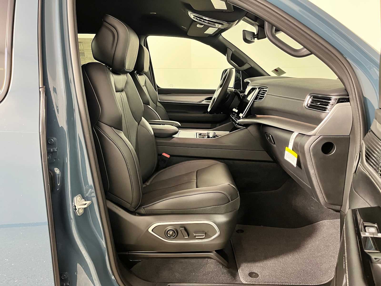2026 Jeep Grand Wagoneer Base