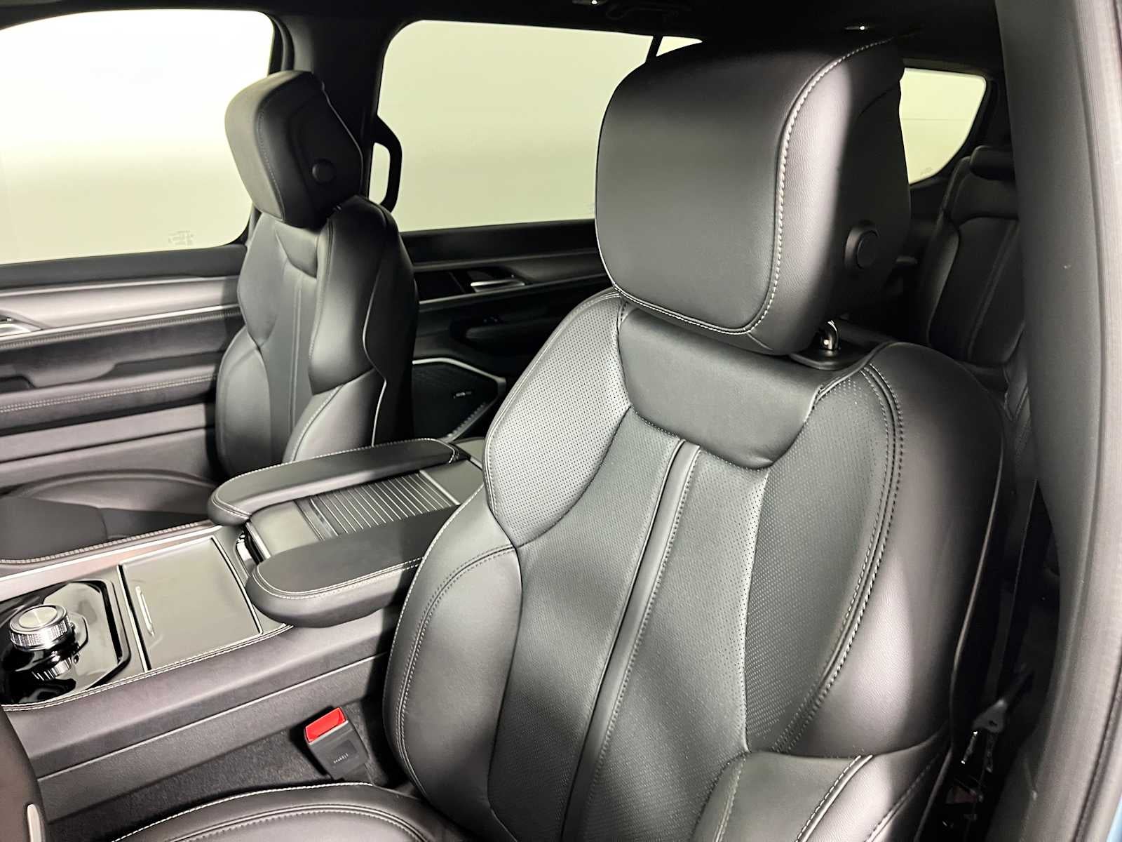 2026 Jeep Grand Wagoneer Base