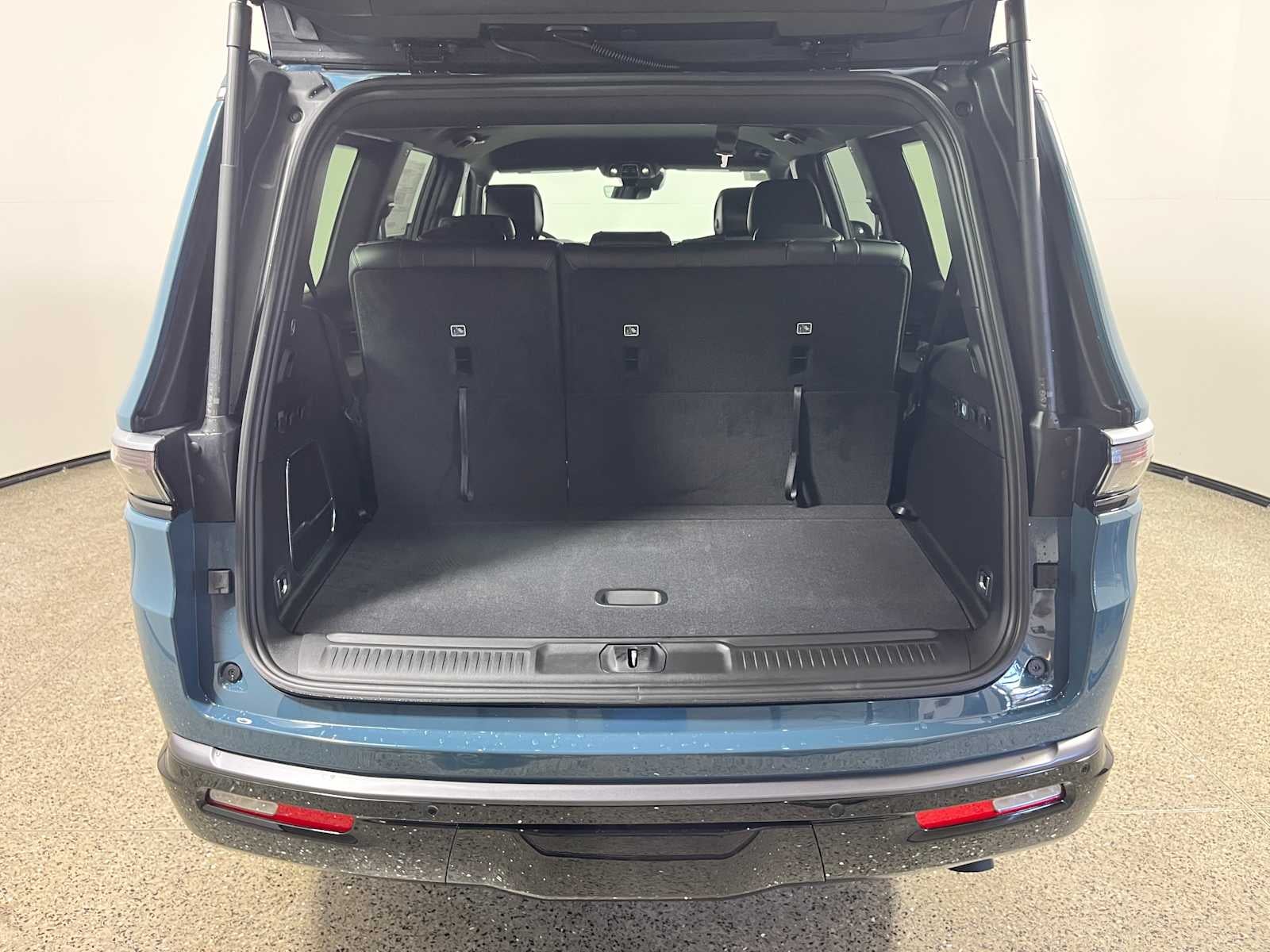 2026 Jeep Grand Wagoneer Base