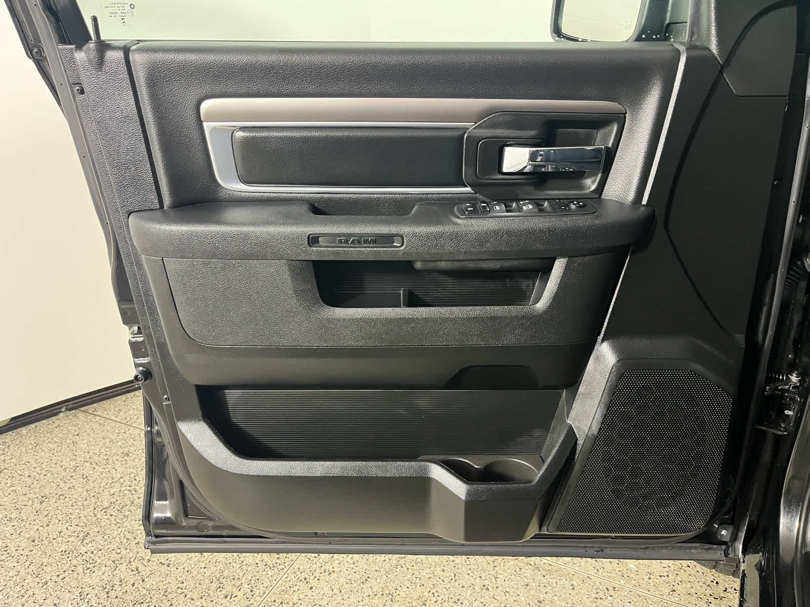 2024 RAM 1500 Classic Warlock Crew Cab 4x2 5'7' Box