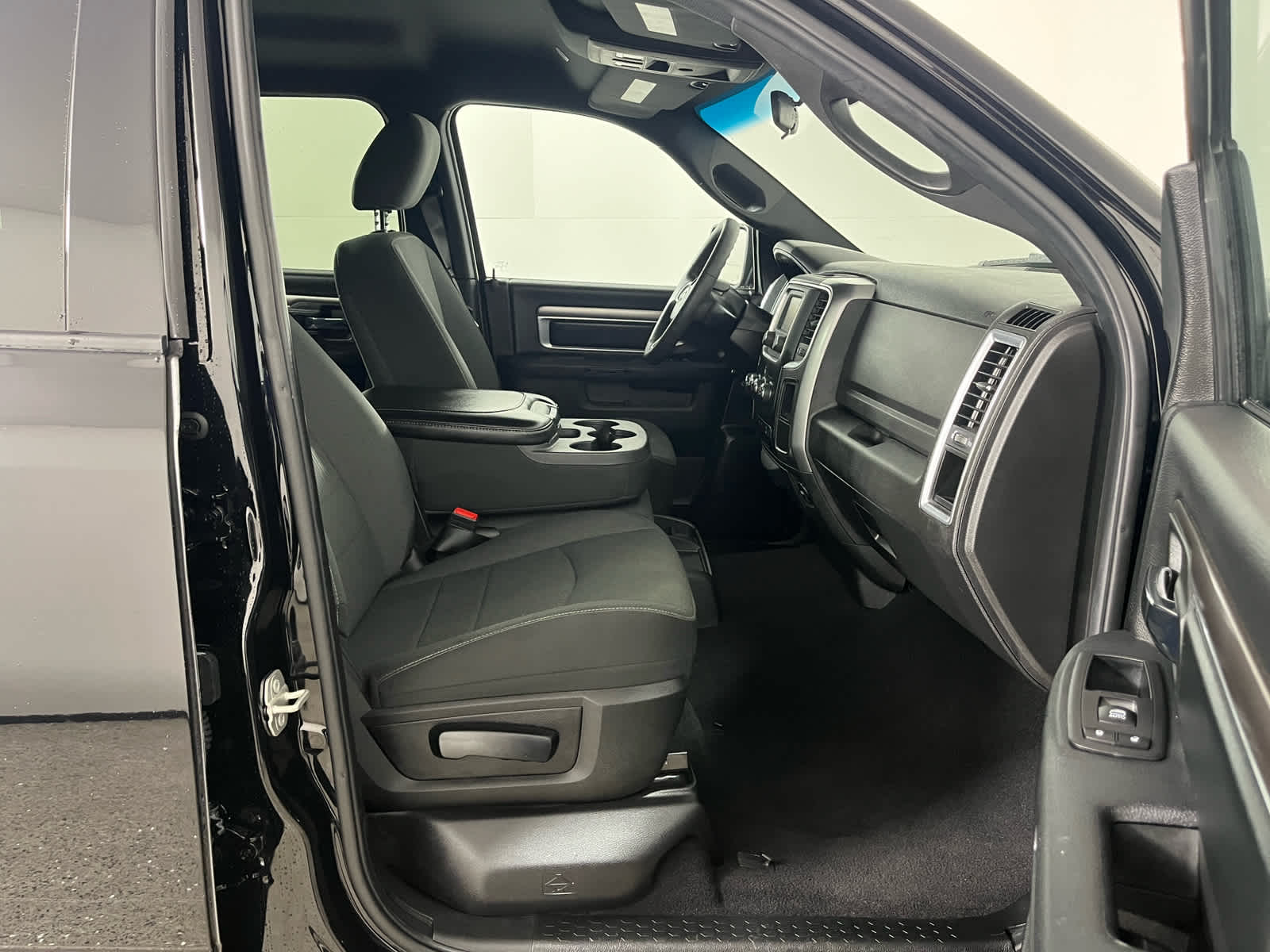 2024 RAM 1500 Classic Warlock Crew Cab 4x2 5'7' Box