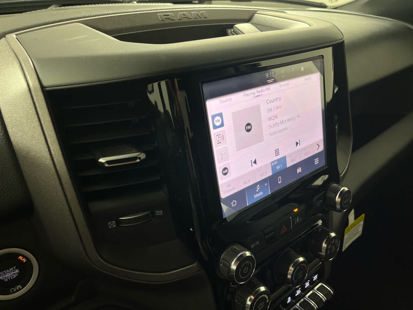 2026 RAM Ram 1500 RAM 1500 TRADESMAN QUAD CAB 4X2 6'4' BOX