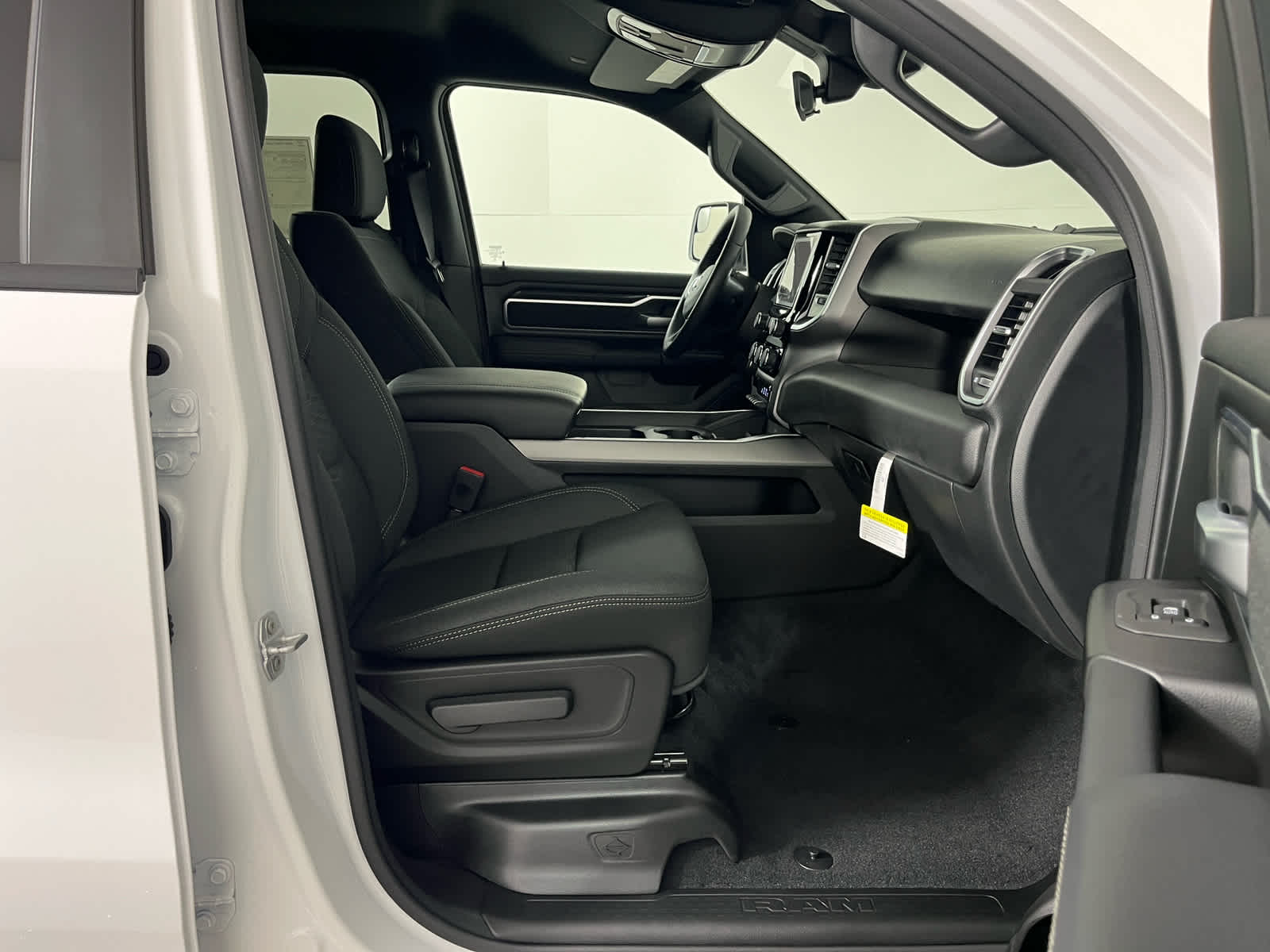 2025 RAM Ram 1500 RAM 1500 LONE STAR CREW CAB 4X2 5'7' BOX