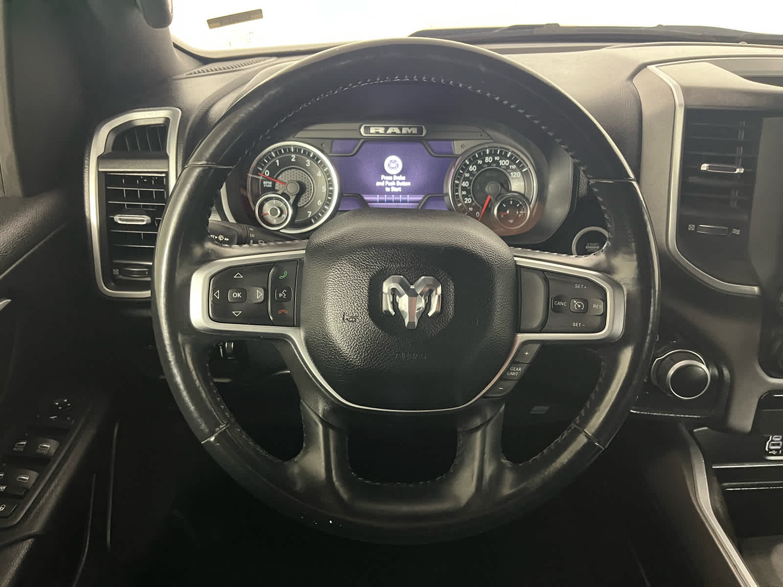 2022 RAM 1500 Big Horn Crew Cab 4x4 5'7' Box